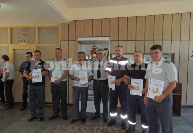 Наградиха пожарникари по случай професионалния им празник
