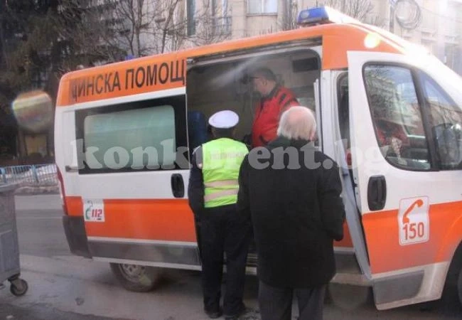 Шофьор удари баба на заден ход