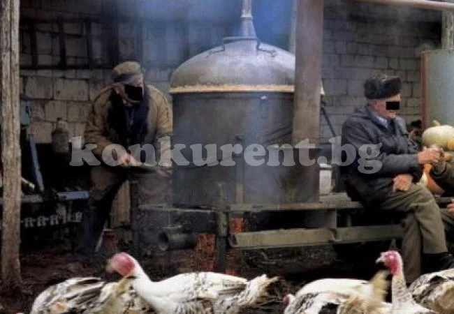 Сгащиха стопанин да вари незаконно ракия в имота си