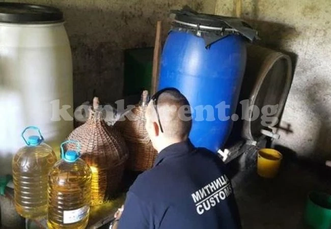 Митничари иззеха казан за ракия и алкохол