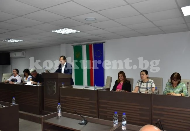 Нов търговски център заменя Сувенирната палата