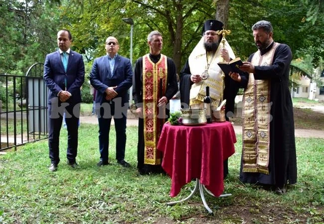 Осветиха камбаната на най-старата подземна църква във Враца