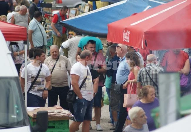 Удариха с актове търговци