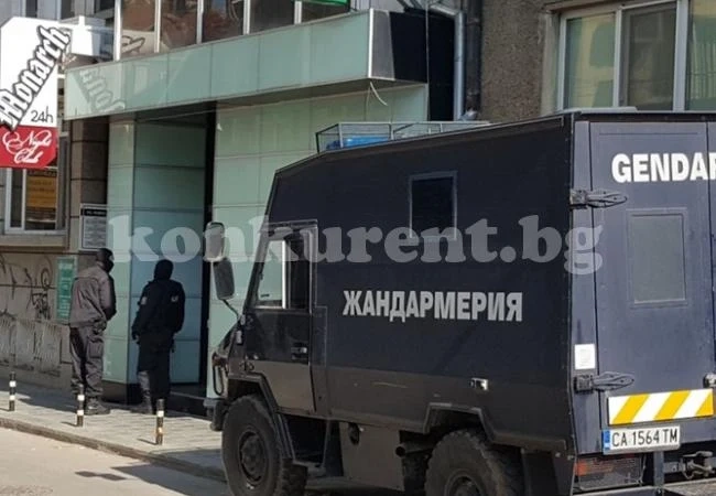 Подсъдимият брат на депутат от БСП избягал легално за Прага с 28-годишна жена (Обзор)