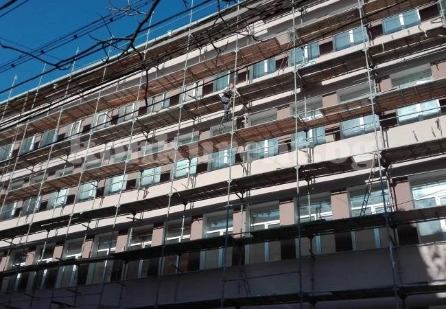 Учебната година за две училища почва на площада
