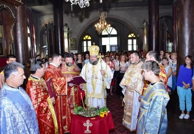 Врачанският митрополит благослови ученици, учители и директори