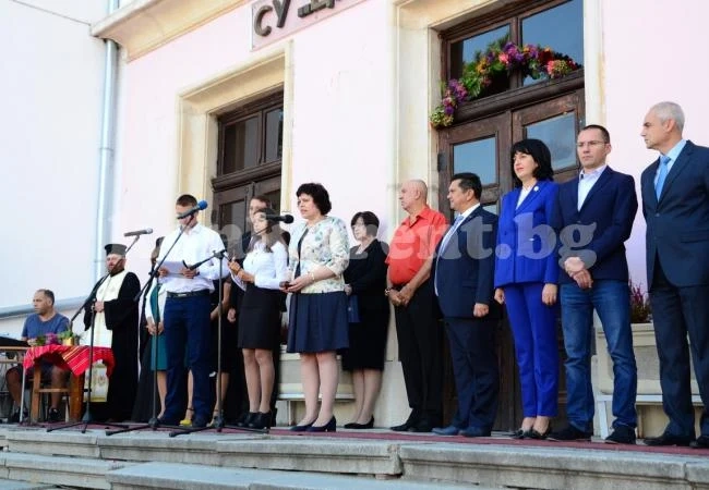 Общинари се включиха в тържествата за първия учебен ден във Видин
