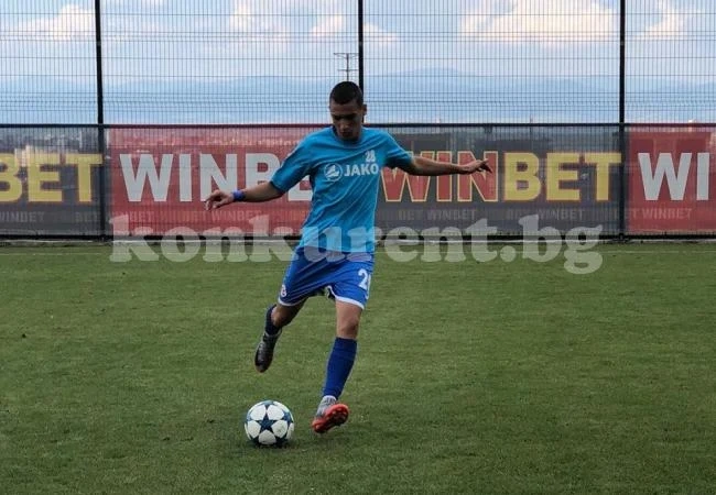 Веселов носи точка за U19 на „Огоста“ срещу Славия