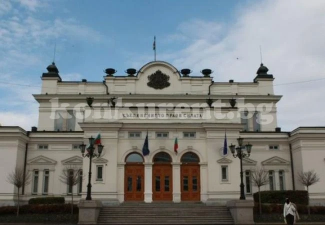 Гледайте на живо как парламентът избира новите министри