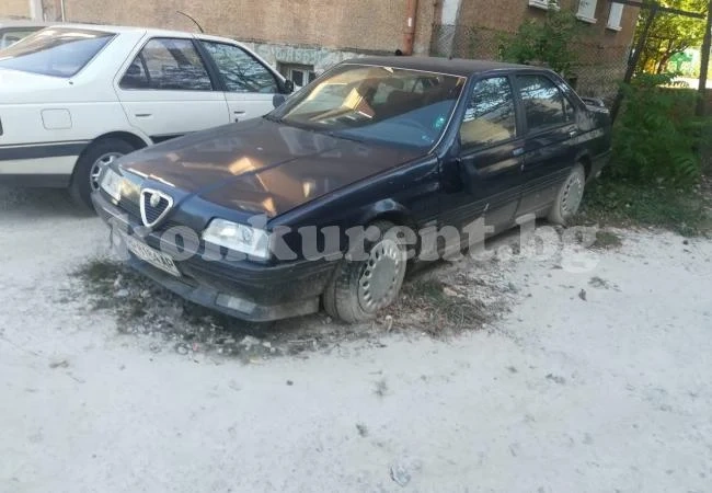 Таратайки гният на паркинг във Враца СНИМКИ