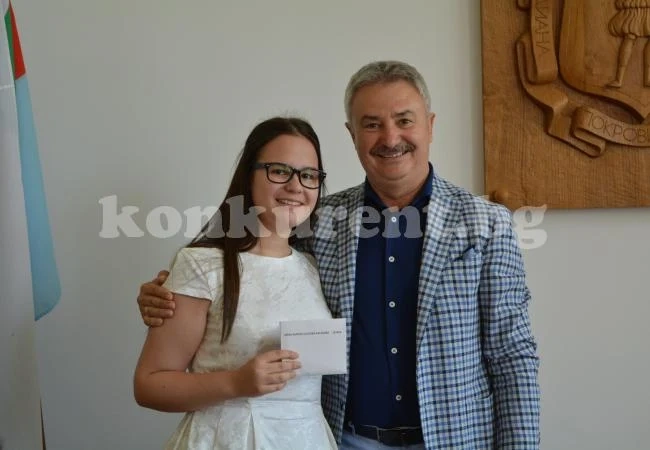 Тийнейджърка от Монтана свири в \