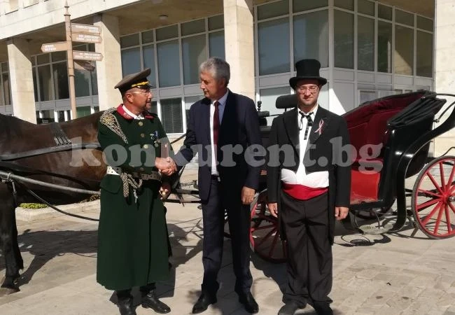 Цар Фердинанд провъзгласи Манифеста в Мездра