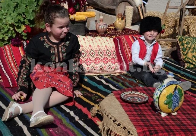 „Нашенци у старо време” събра в Покрайна куп участници и гости