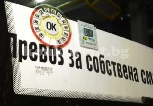 Автобуси - ковчези возят децата към училище