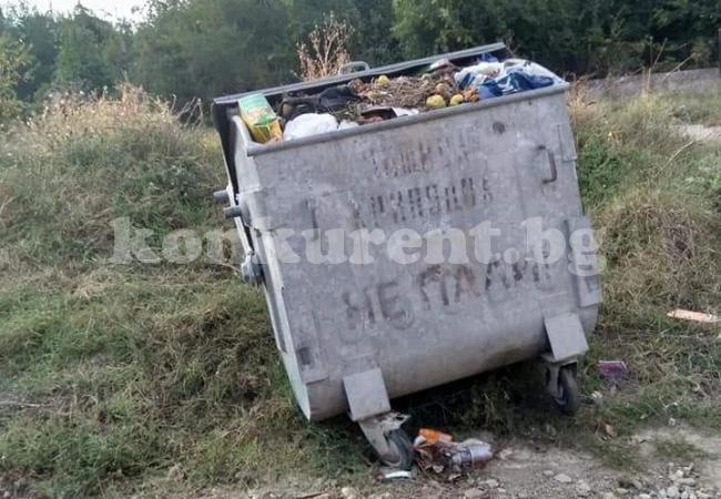 Вижте как изхвърлят боклука в селата от община...