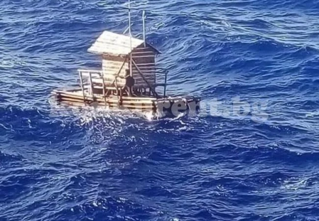 Момче прекара 49 дни само на лодка в морето, яде сурова риба и пи солена вода, а накрая... (СНИМКИ/ВИДЕО)