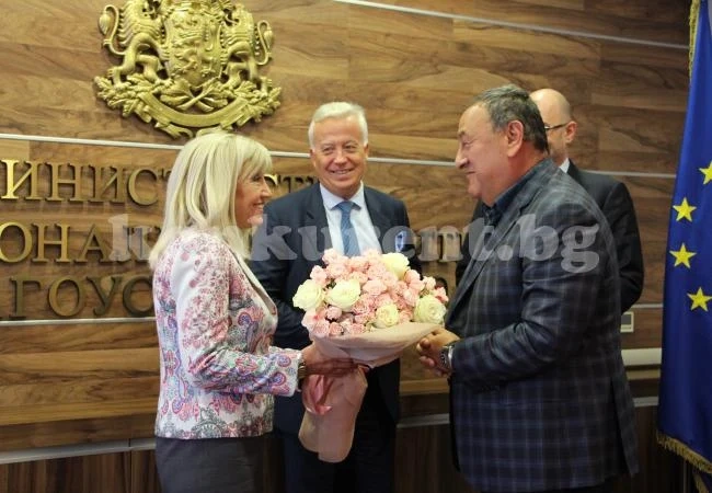 Аврамова дава „зелена” светлина на пътя Видин-Ботевград