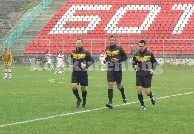 Назначиха съдиите за кръга в U15 и U17
