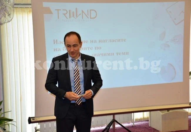 Евродепутат говори за комунизма СНИМКИ