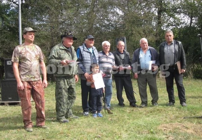 Ловците спазиха традицията и се събраха край Мездра СНИМКИ