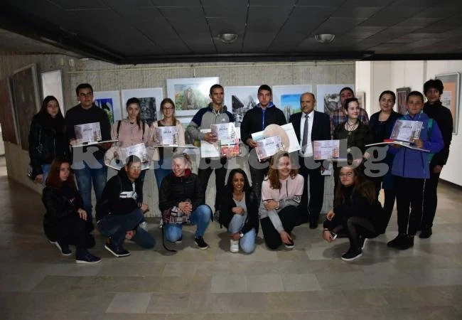Наградиха участниците в XIV-ти национален пленер по графика и живопис