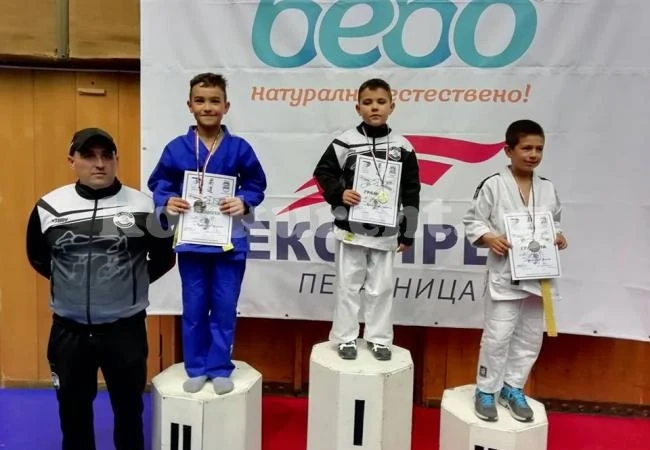Чавдар – 2015 заслужи 4 отличия в международна надпревара