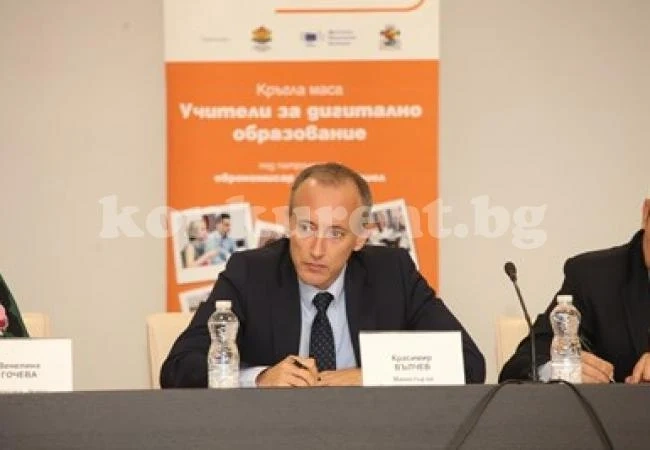 Вълчев: Учителите ще вземат допълнително пари за създаване на електронни уроци