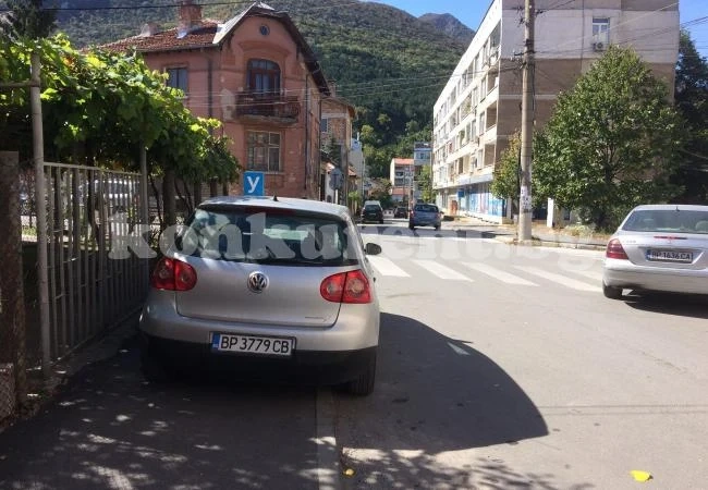 Да паркираш по врачански СНИМКА