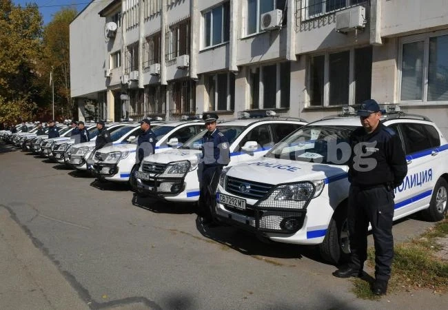 31 полицейски джипа дойдоха в Монтана СНИМКИ