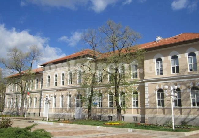 Учител от Враца попадна в престижен сборник