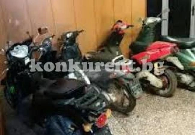 Бързи производства срещу двама мотопедисти