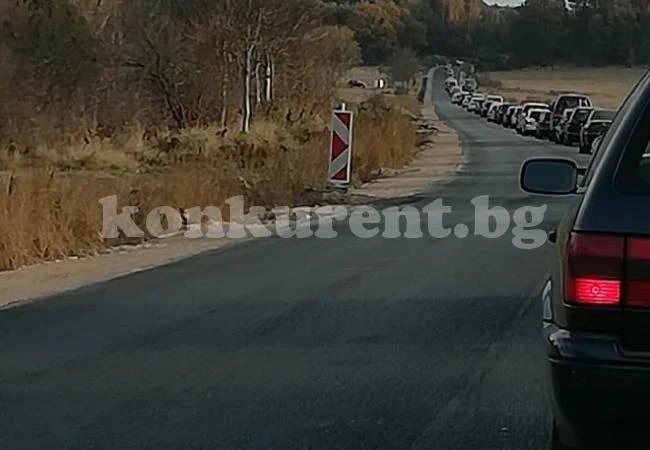Кошмарът продължава, а пътят към София е все толкова задръстен СНИМКИ