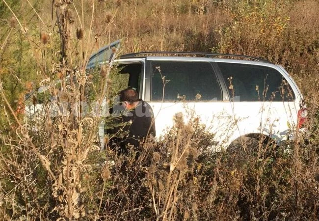 Шофьор приземи колата си в храсталаците след каскада на обхода край Враца СНИМКИ