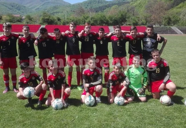 Първа победа за Ком при децата в зоната