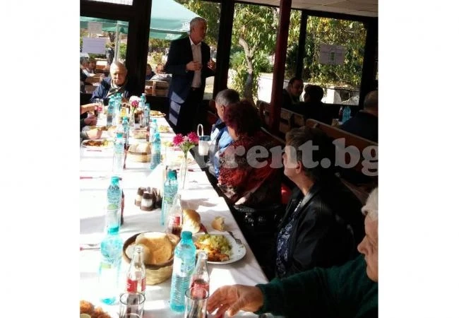 Кметът на Мездра поздрави незрящи за празника им