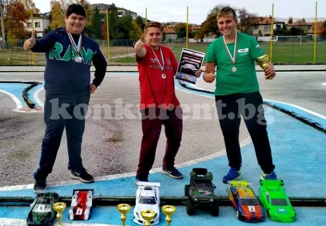 Моделисти печелят медали в Сливница