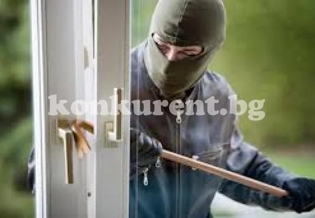 Апаш разби къща, тръгна си с богата плячка