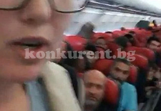 Помните ли младата напориста шведка, която се хвърли да спасява бежанец от депортация? Загазила го е здраво