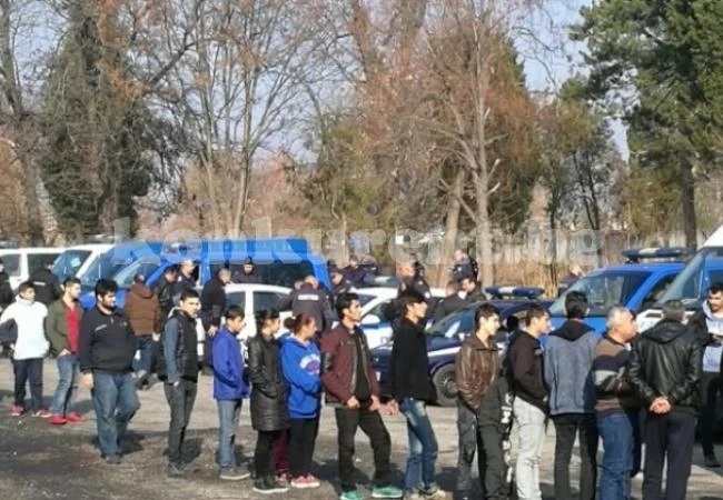 Арестуваха 4-ма след гонка на магистралата, хванаха и 19 мигранти