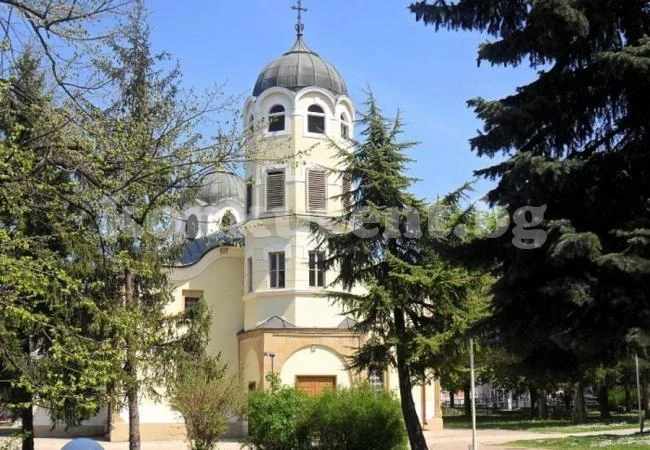Правят молебен за здраве за децата с увреждания във Враца