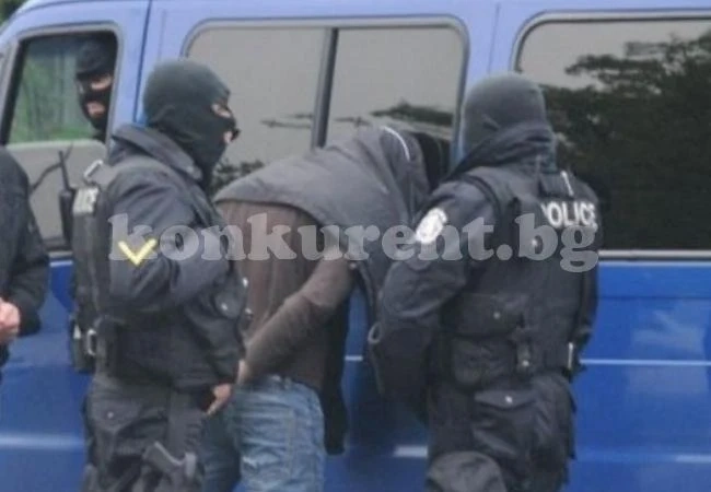 Заловиха крадец на регистрационни табели