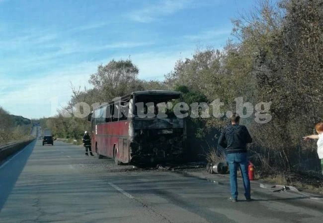 Натовариха пътниците от горелия автобус СНИМКИ+ВИДЕО