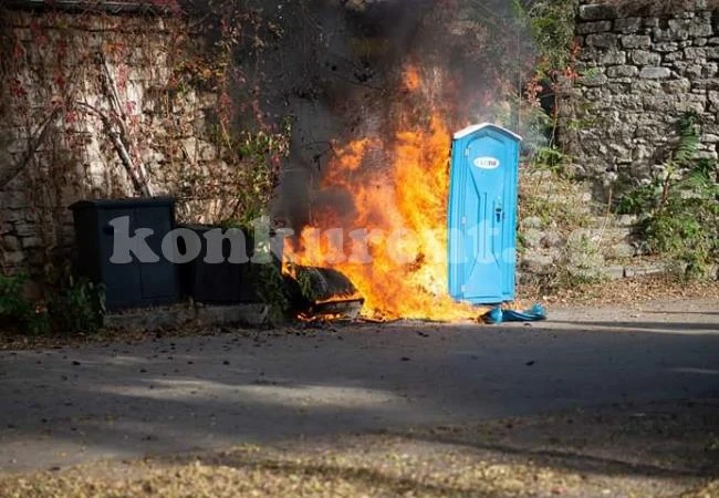 СНИМКИ Пламна химическа тоалетна във...
