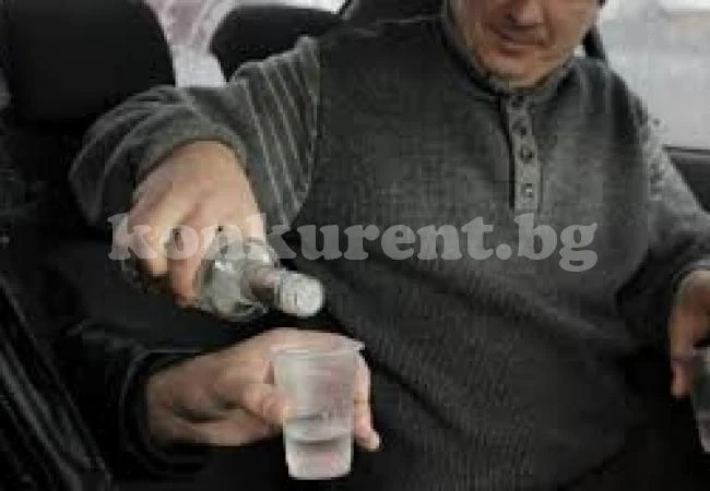 Пиян шофьор едва слезе от колата, за да го пробват с дрегер