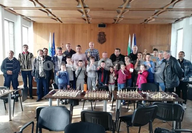 Излъчиха малки и големи призьори в мемориал
