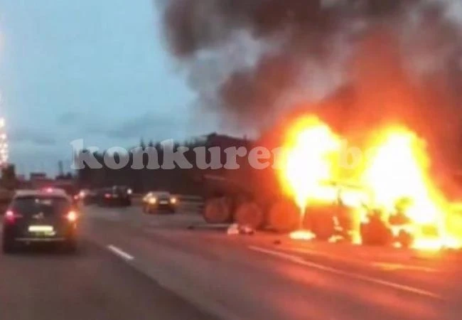 Шокиращо ВИДЕО: Камион връхлетя бус и 8 души изгоряха в страшни мъки