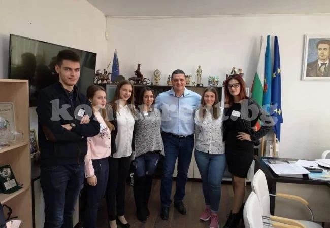 Младежи поеха властта в Оряхово
