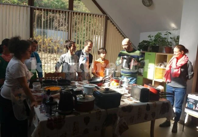 Дарители зарадваха младежи