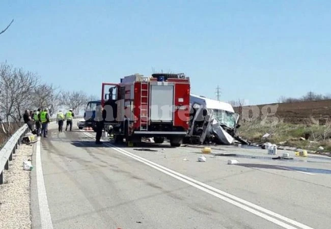 Четирима ранени при тежка катастрофа