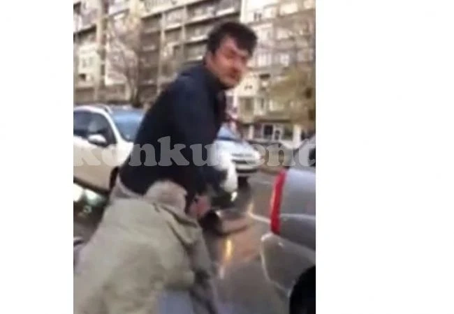 Пак агресия на пътя: млад шофьор преби с палка възрастен мъж